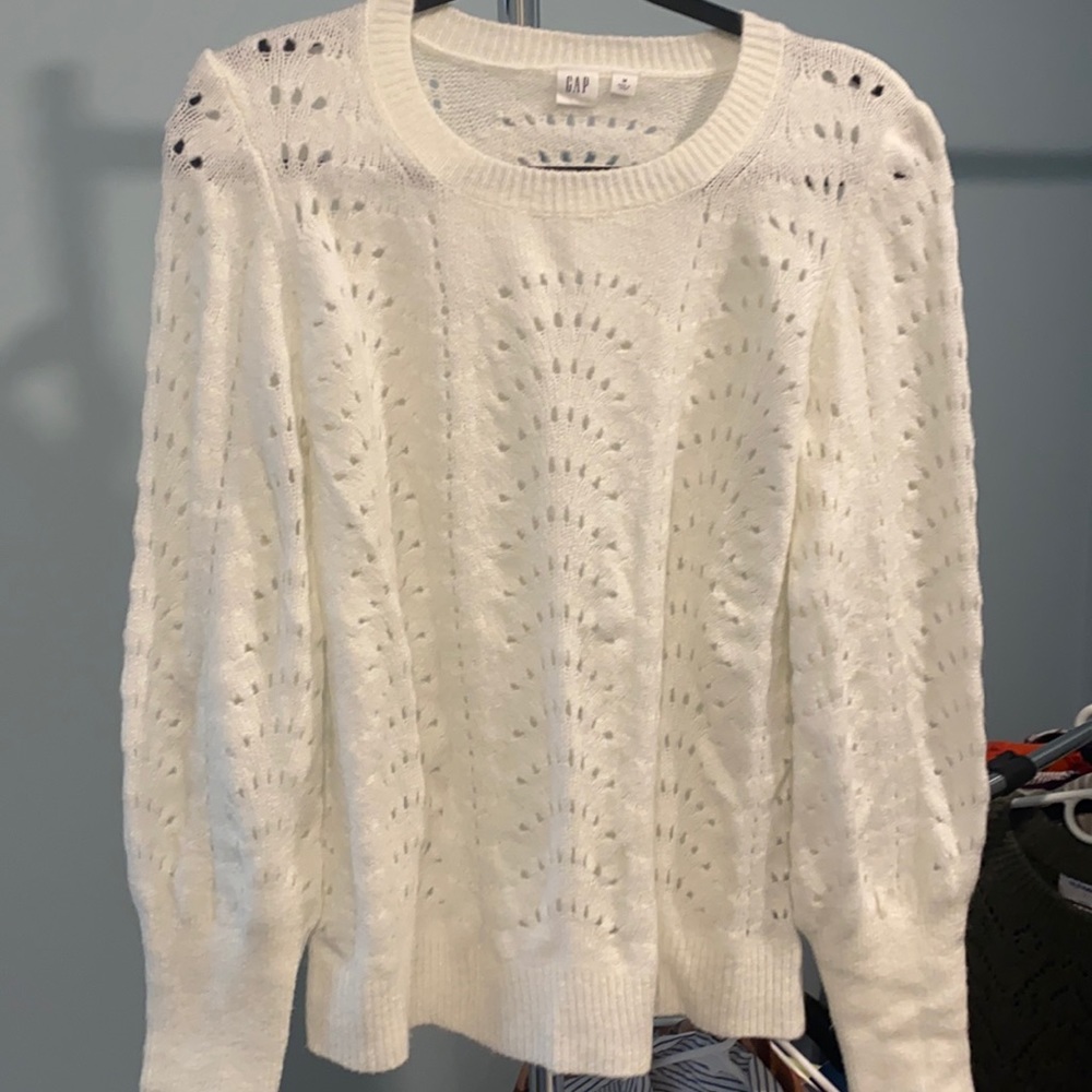 Gorgeous creamy white dressy sweater- worn for family photo shoot.